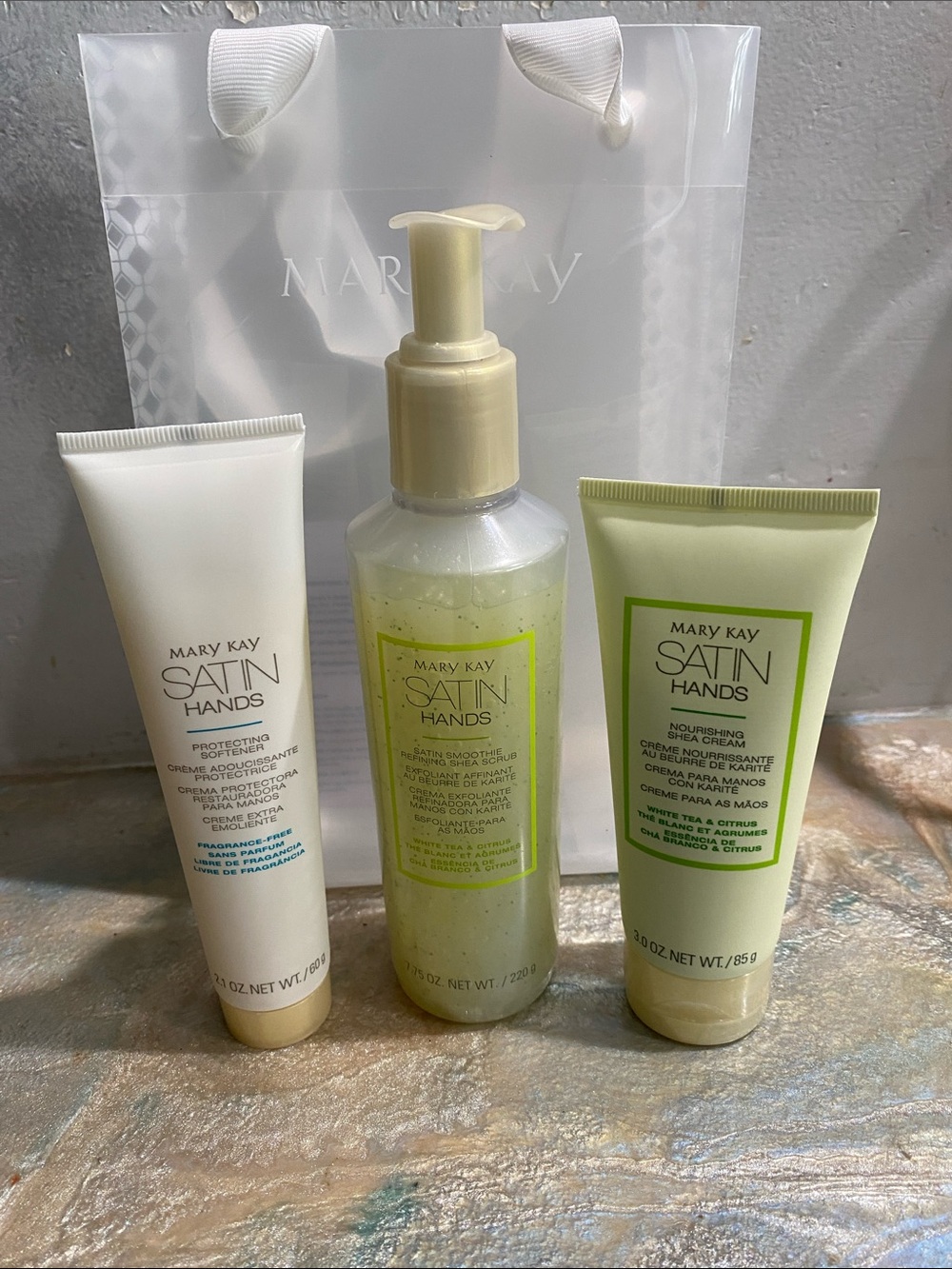 Mary Kay Satin Hands Pampering Set White Tea & Citrus scent - New in Box
